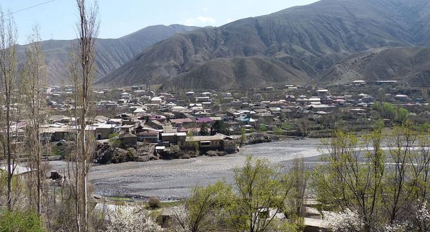 Деревня Ахты в Дагестане весной. Фото: Fred Schaerli- https://commons.wikimedia.org/wiki/Category:Akhty#/media/File:Akhty_spring.JPG
