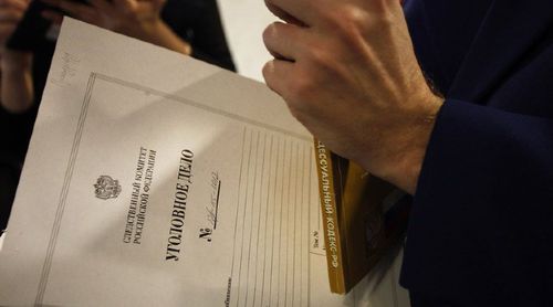 Папка с материалами уголовного дела. © Фото Владимира Аносова, Юга.ру