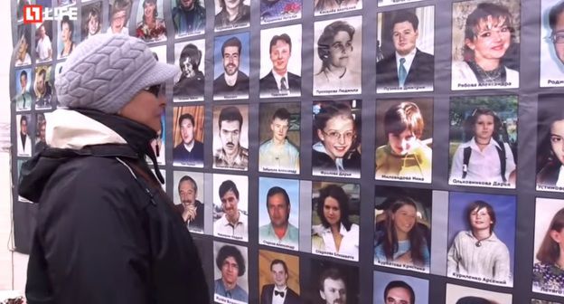 Фотографии жертв теракта на Дубровке. Скриншот видео 
"Life Новости" https://www.youtube.com/watch?v=iz4f6HuICe0