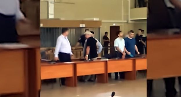 Адвокаты по делу семи сотрудников ингушского Центра "Э" в зале суда. Фото: кадр видео "Кавказского узла"