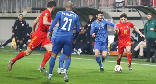 Игроки сборных Уэльса и Азербайджана. Фото Азиза Керимова для "Кавказского узла".