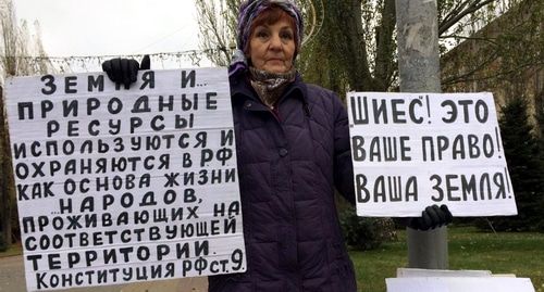Одиночный пикет Галины Тихенко. Волгоград, 17 ноября 2019 года. Фото Татьяны Филимоновой для "Кавказского узла".