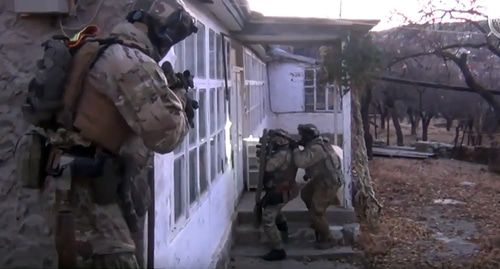 Задержание членов ОПГ "Шараповские" в Дагестане. Стоп-кадр видео СКР России https://vk.com/video-28514668_456240560
