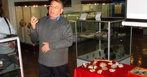 Александр Ярков и его коллекция. Фото Вячеслава Ященко для "Кавказского узла".