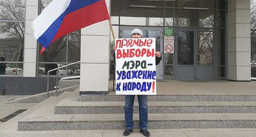 Активист во время пикета в Элисте. 12 декабря 2019 г. Фото Алены Садовской для "Кавказского узла"