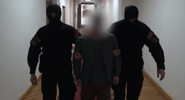 Предполагаемый автор фейковой новости о Пашиняне. Кадр видео СНБ Армении https://youtu.be/yFORlxgfDNM