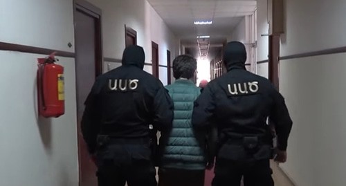 Предполагаемый автор фейковой новости о Пашиняне. Кадр видео СНБ Армении https://youtu.be/yFORlxgfDNM