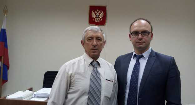 Борис Пылин (слева) и его представитель Иван Иванов. Фото Татьяны Филимоновой для "Кавказского узла"