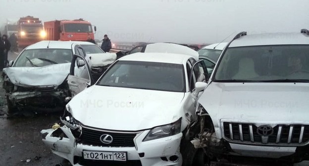 ДТП на 1358-ом километре автодороги М-4 "Дон".  Фото пресс-службы МЧС в Адыгее