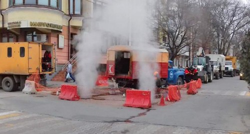 Устранение аварии на теплотрассе в Ростове-на-Дону.  Фото: администрация Ростова.