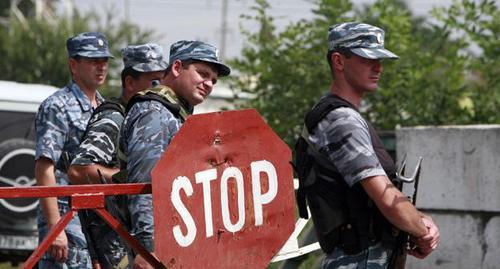 Силовики на границе с Ингушетией. Фото: REUTERS/Kazbek Basayev