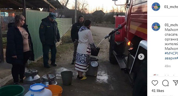 Подвоз воды в Майкопском районе. Фото: скриншот со страницы 01_mchs_ra в Instagram   https://www.instagram.com/01_mchs_ra/