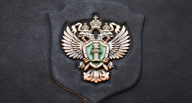 Герб генпрокуратуры. Фото © Елена Синеок, Юга.ру