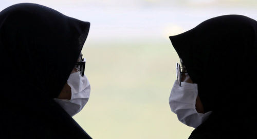 Люди в медицинских масках. Фото:  REUTERS / LIM HUEY TENG
