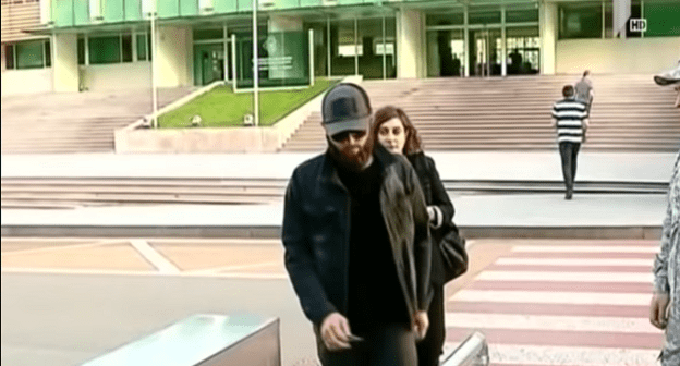 Морис Мачаликашвили с адвокатом. Кадр видео Georgian Public Broadcaster https://www.youtube.com/watch?v=ekO1S9_4iw0