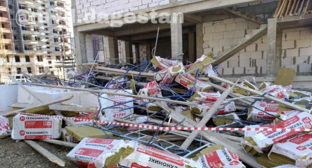 обрушение строительных лесов в Дербенте. Фото пресс-службы МВД Дагестана