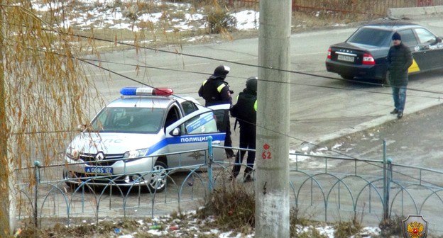 Задержание. Фото пресс-службы НАК  http://nac.gov.ru/antiterroristicheskie-ucheniya/operativnym-shtabom-v-kbr-provedeny.html