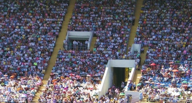 Свидетели Иеговы* в одной из стран, где массовые встречи им разрешены законом. Фото Юлии Кашеты для "Кавказского узла".