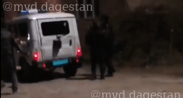 Кадр видео, автор которого принес публичные извинения после задержания в Дагестане. https://www.instagram.com/p/B9KrJmVK93H/