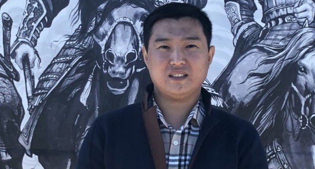 Сот Амунов. Кадр видео в канале  ZaaN Online на YouTube. https://www.youtube.com/watch?v=MfBzie_Iw7I