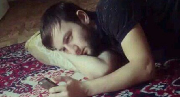 Исмаил Курбанов в доме в селе Дружба. Фото предоставлено "Кавказскому узлу" отцом обвиняемого Микаилом Курбановым