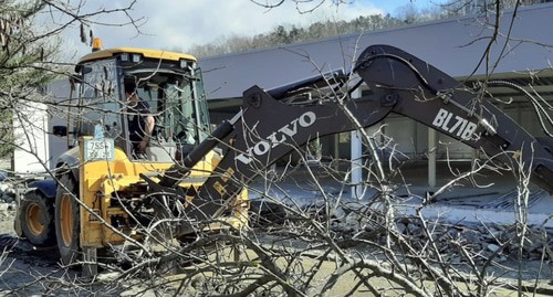 Строительная техника на берегу реки Хаджипсе в сочинском поселке Якорная Щель. Фото Светланы Кравченко для "Кавказского узда"