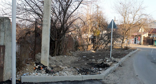 Дорога в Нальчике. Фото пресс-службы ОНФ https://onf.ru/2020/02/06/onf-v-kabardino-balkarii-obratil-vnimanie-mestnyh-vlastey-na-nekachestvennyy-remont/