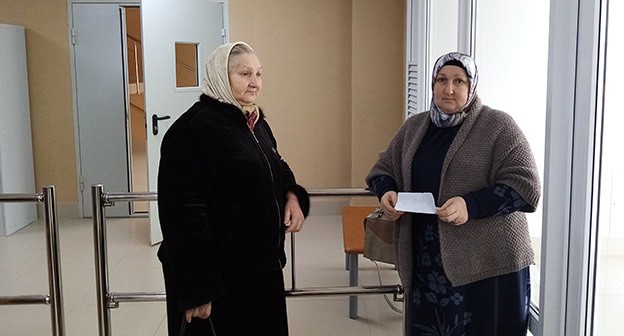 Румина Саутиева и Ася Газдиева, сестры Зарифы Саутиевой. 6 марта 2020. Фото Аси Капаевой для "Кавказского узла"
