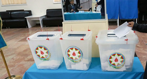Урны для голосования на выборах в  комиссии Азербайджане.  Фото Азиза Каримова для "Кавказского узла"