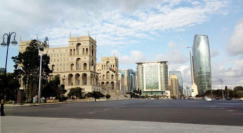 Площадь перед домом правительства Азербайджана. Фото М.Кузнецовой для "Кавказского узла".