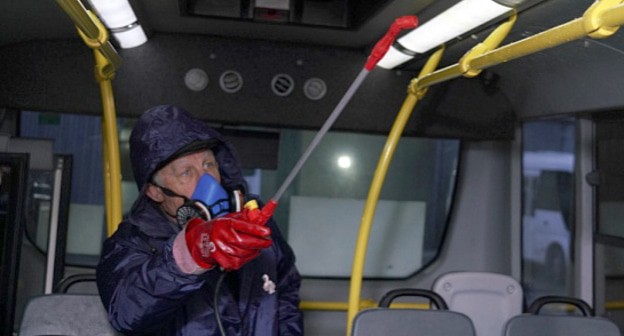 Дезинфекция. Фото прес-службы мэрии Сочи