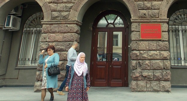 Посетители на выходе из Кировского районного суда Ростова-на-Дону. Фото Константина Волгина для "Кавказского узла"
