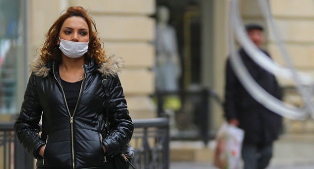 Прохожие в Баку. Фото Азиза Каримова для "Кавказского узла"