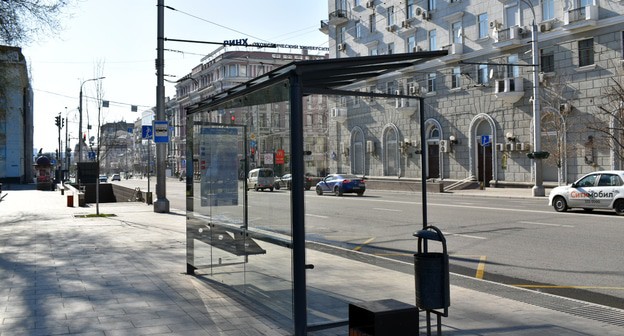Автобусная остановка на площади Советов - главной площади Ростова-на-Дону. Фото Константина Волгина для "Кавказского узла"
