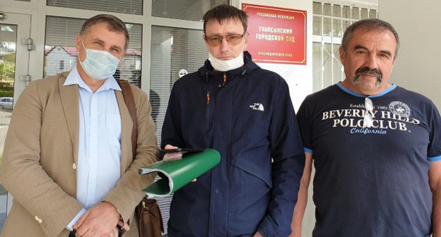 Слева направо: Евгений Витишко, Денис Денисов и Акоп Авджян. Фото Анны Грицевич для "Кавказского узла".