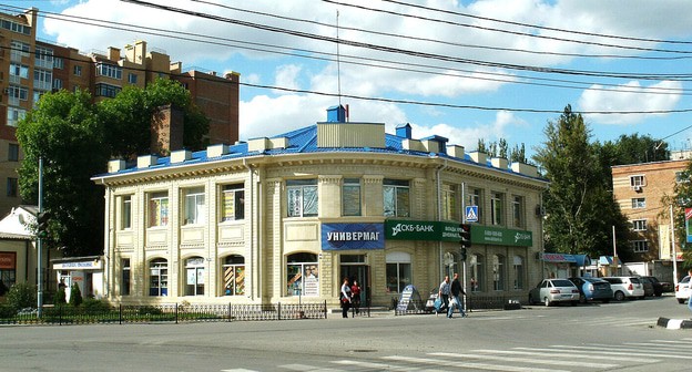 Универмаг, Батайск. Фото: Nadezhda1990 https://commons.wikimedia.org/wiki/Category:Bataysk