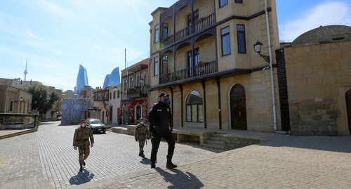 Сотрудники полиции на улицах Баку. Апрель 2020 года. Фото Азиза Каримова для "Кавказского узла"
