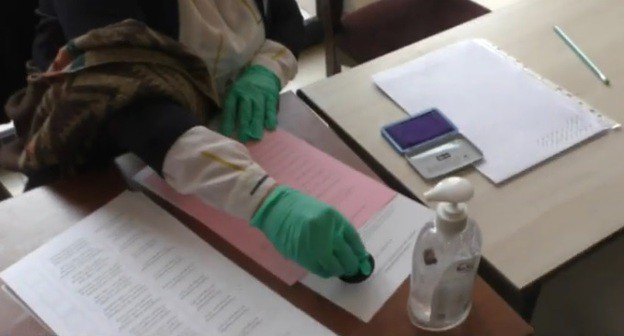 На избирательном участке в Нагорном Карабахе. Скриншот с видео "Кавказского узла" https://www.youtube.com/watch?v=_5ysx8btLPA