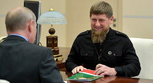 Рамзан Кадыров во время разговора с Владимиром Путиным. Фото: пресс-служба Кремля. http://kremlin.ru/events/president/news/57797