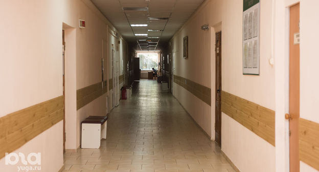 Больничный коридор. Фото Елены Синеок, Юга.ру
