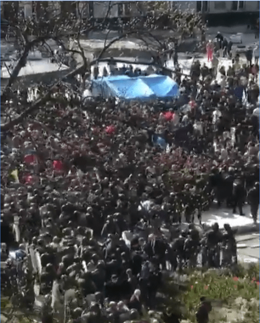 Скриншот видео https://www.instagram.com/p/B_M9VMSCSsW/