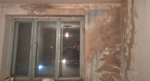Здание бывшего заводского общежития в Нарткале нуждается в ремонте. Фото Людмилы Маратовой для "Кавказского узла"
