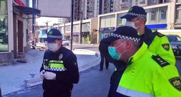 Полицейский патруль. Тбилиси, апрель 2020 года. Фото Беслана Кмузова для "Кавказского узла"