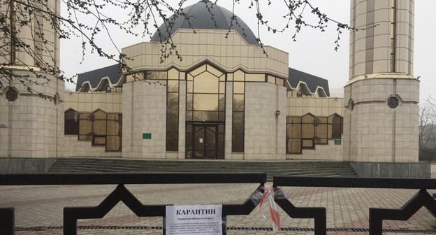 Соборная мечеть в Нальчике. Фото Людмилы Маратовой для "Кавказского узла"