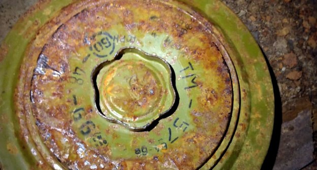 Мина, обнаруженная в подвале дома в Махачкале. Фото пресс-службы управления Росгвардии по Дагестану
