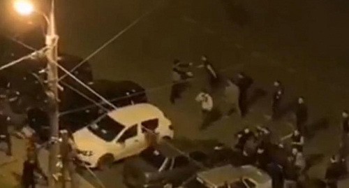 Массовая драка со стрельбой в Краснодаре. Кадр видео 
Live Kuban https://www.youtube.com/watch?time_continue=2&v=h9vAME0lz8s&feature=emb_logo