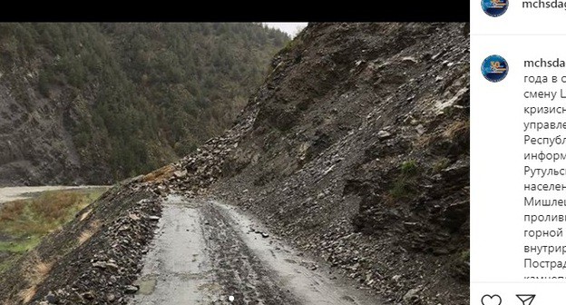 Обвал горной породы в Дагестане. Фото: скриншот со страницы mchsdagestan в Instagram https://www.instagram.com/p/CAA3-Q_HT8O/