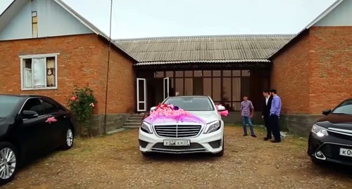 Свадебный кортеж в Чечне. Скриншот видео https://www.youtube.com/watch?v=EU8rWT-FgPQ
