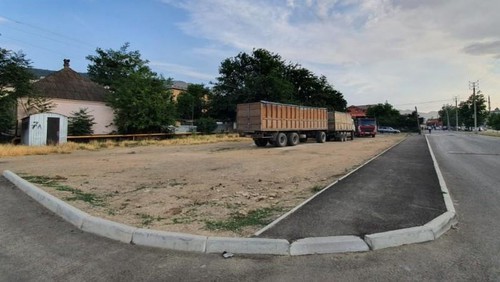 Участок под сквер памяти медработников в Махачкале. Фото пресс-службы мэрии, https://www.mkala.ru/info/news/2020/06/21/news_24098.html