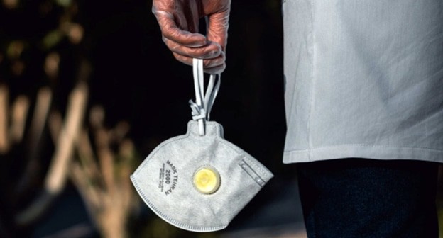 Медицинская маска. Фото Ashkan Forouzani, unsplash.com
